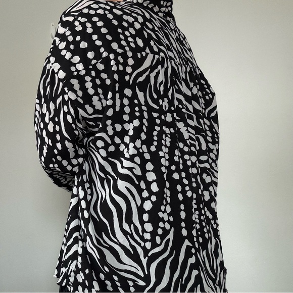 Patterned Button Up Blouse - Picture 2 of 5